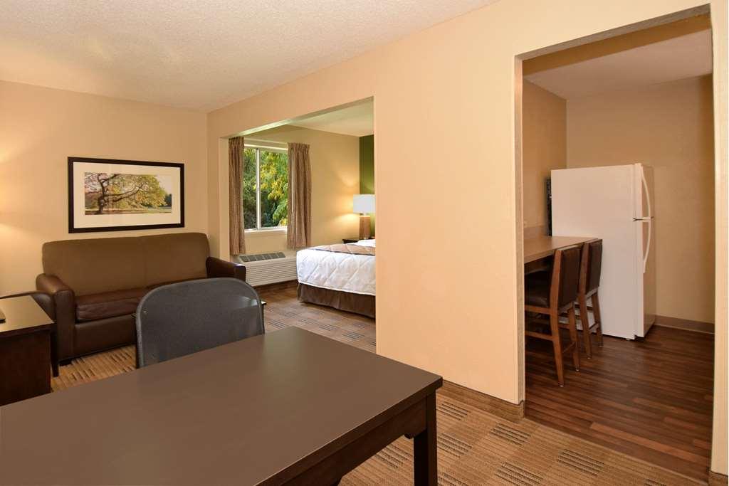 Extended Stay America Suites - Arlington - Six Flags Room photo