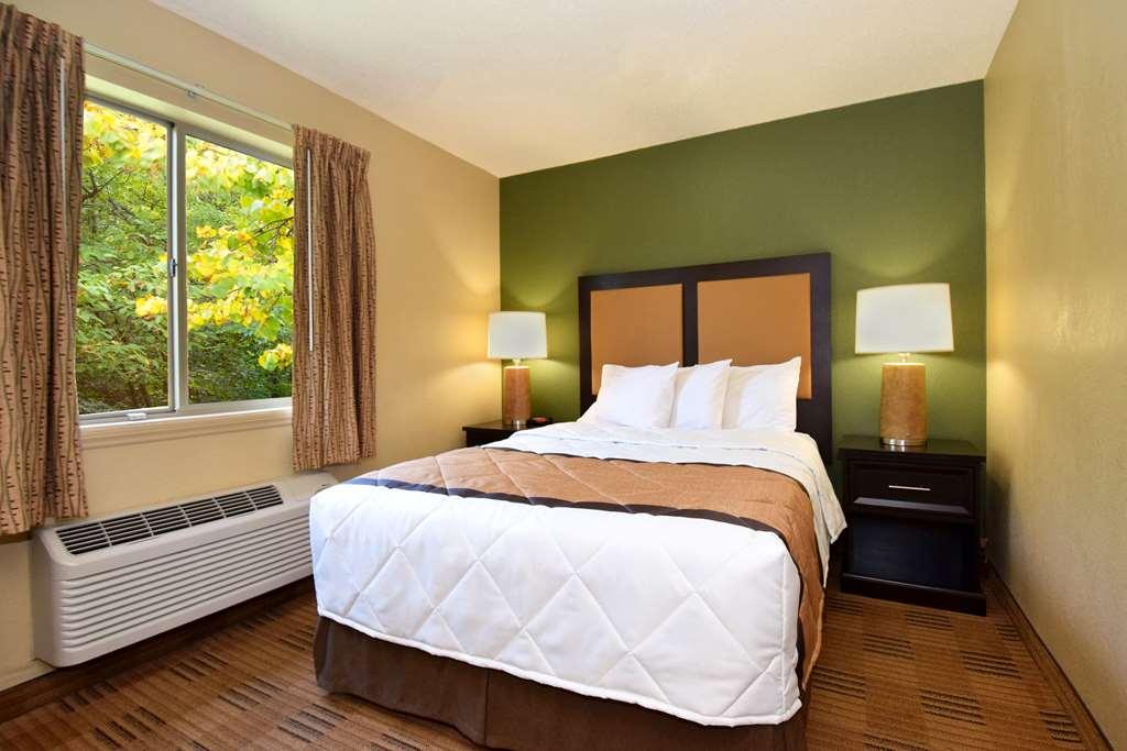 Extended Stay America Suites - Arlington - Six Flags Room photo